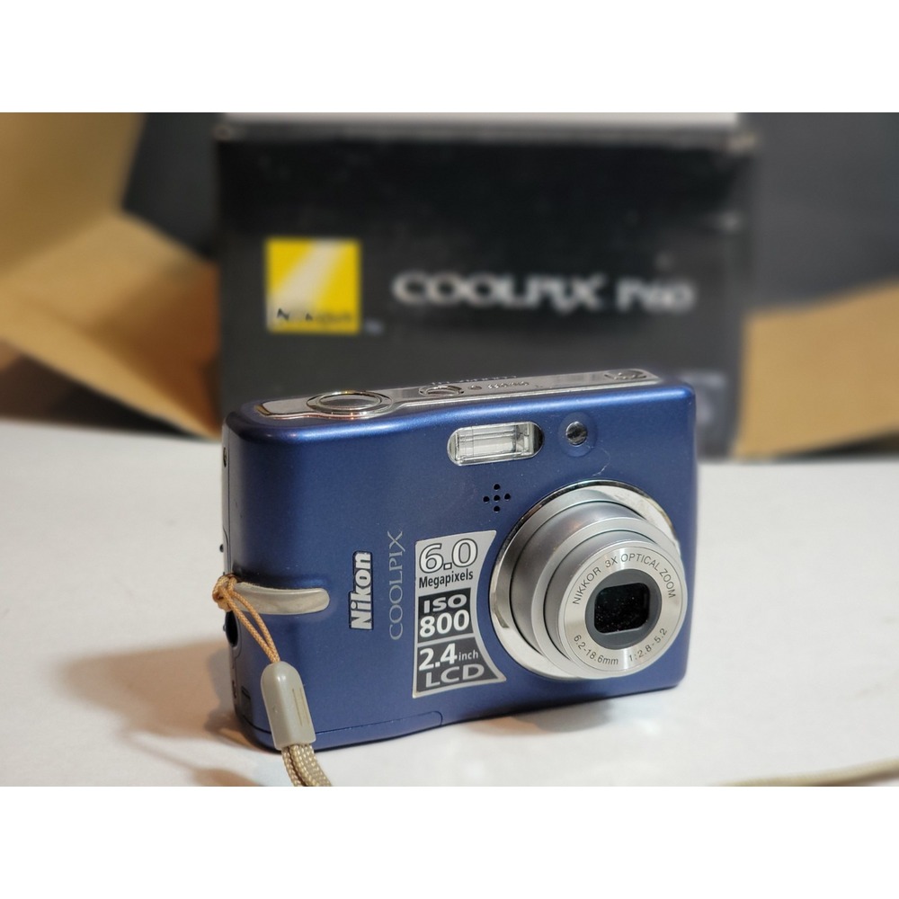 NIKON Coolpix P60 8.1 MP Digital Camera VR ISO 800 5x Zoom Blue Complete Works